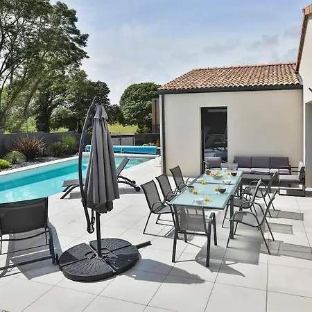 Quai Est Avec Piscine ヴィラ