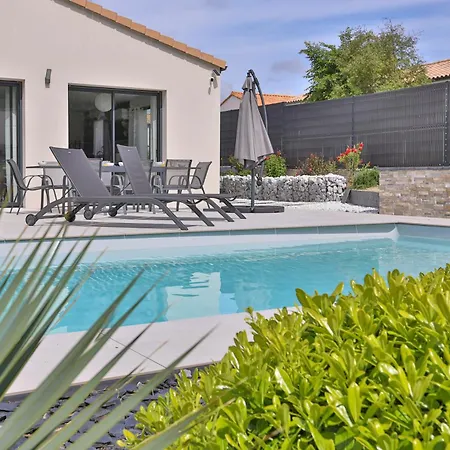 Quai Est Avec Piscine ヴィラ